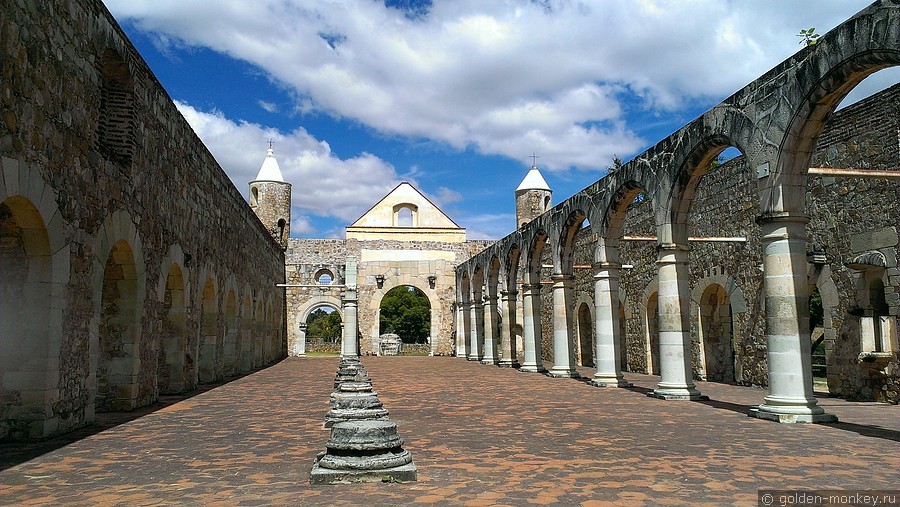 Бывший монастырь, Мексика